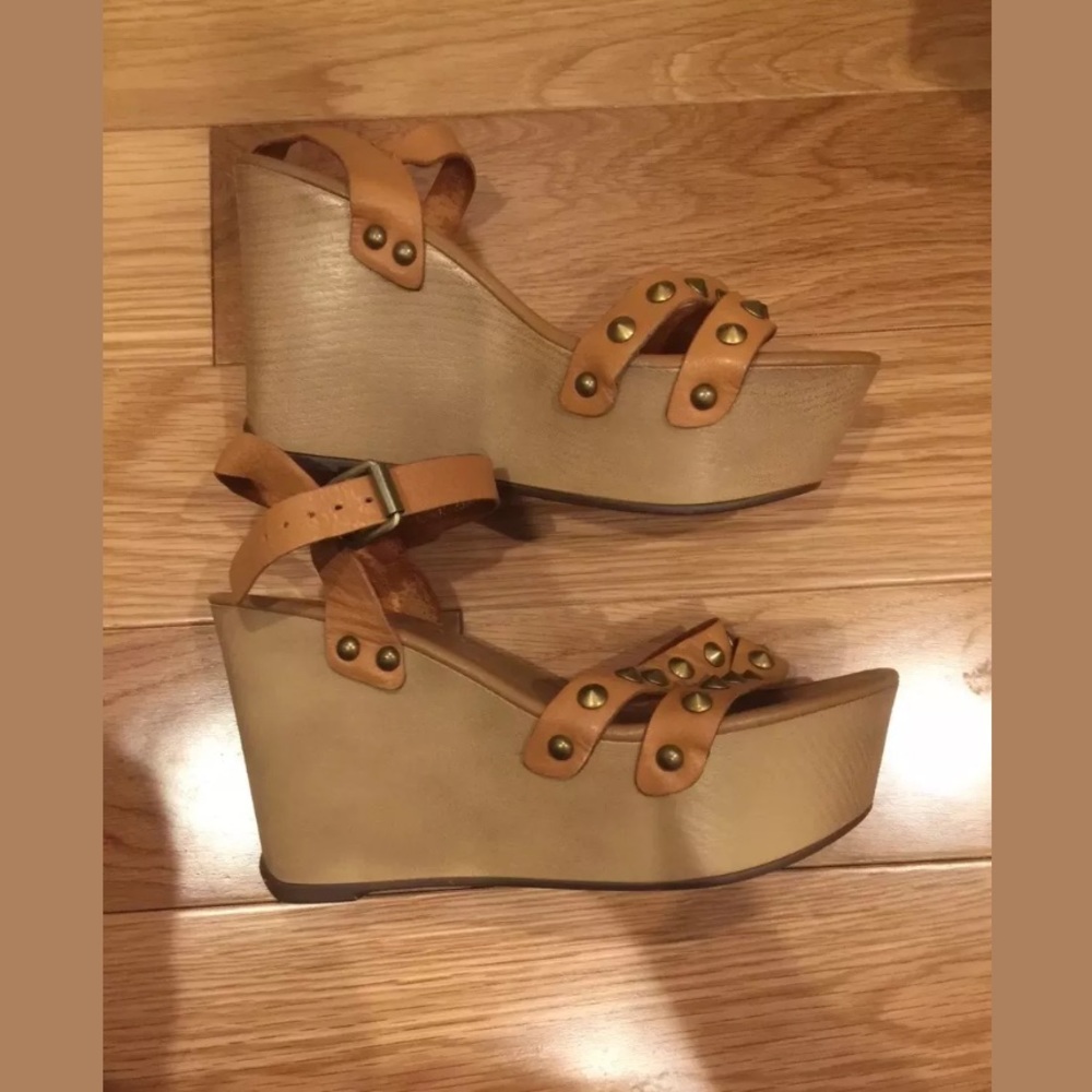 Real leather studs wedge shoes. *NEW* Size 6
